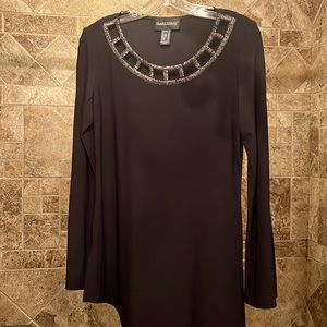FRANK LYMAN Scoop Neck A Symetric Hem Top With Jewels Detail